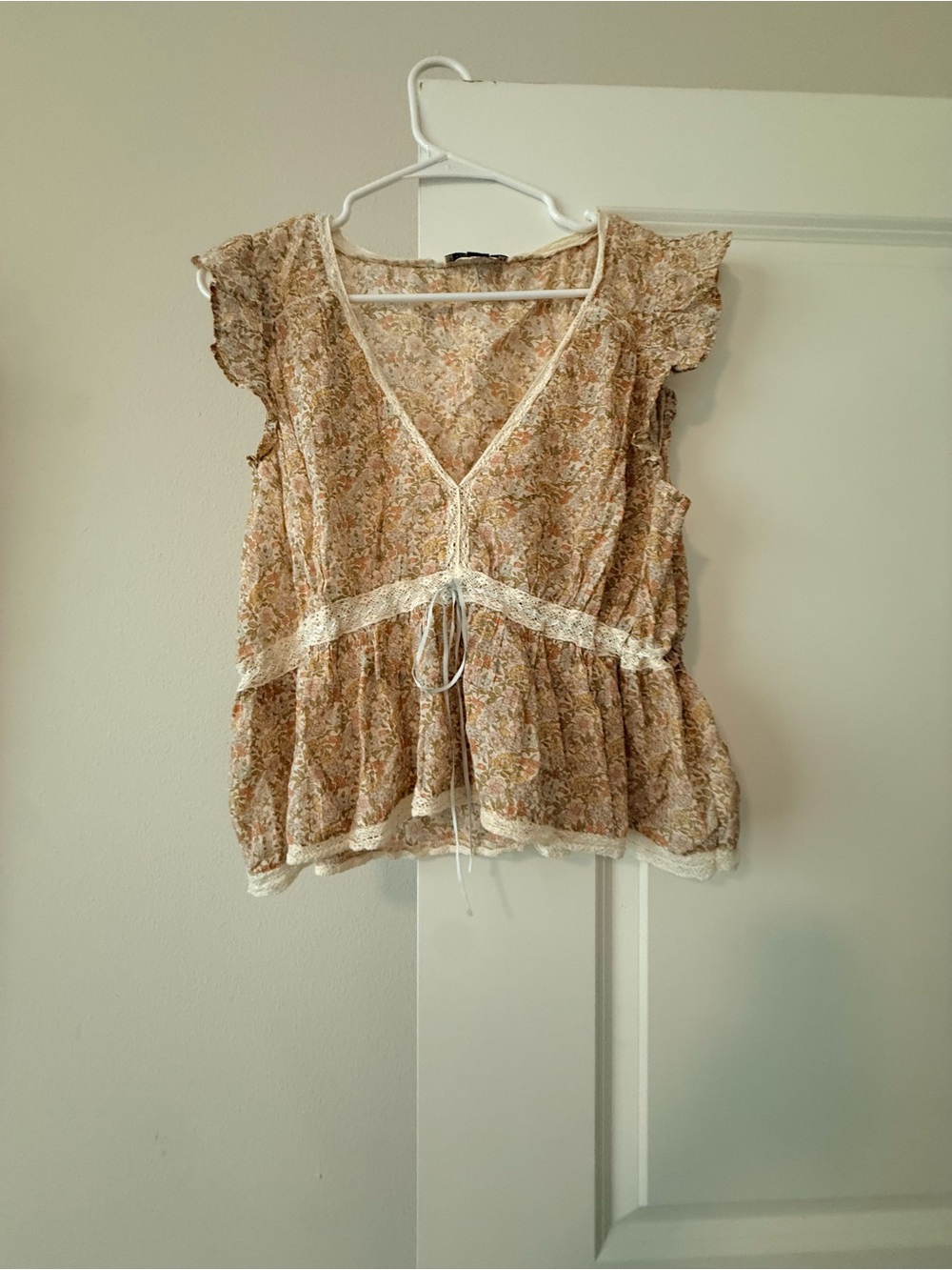 American Eagle Outfitters Cream Multi Floral Tie-Front Blouse